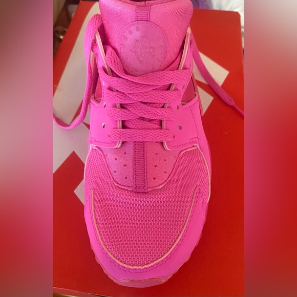 Nike hurricane run, hot pink , size 6.5 women/ 5Y. make me offer… - Picture 3 of 7